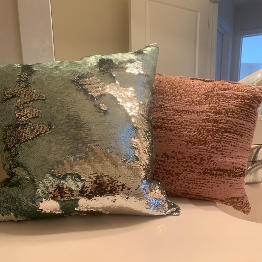 Throw pillow